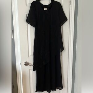 Chic Asymmetrical Black Dress